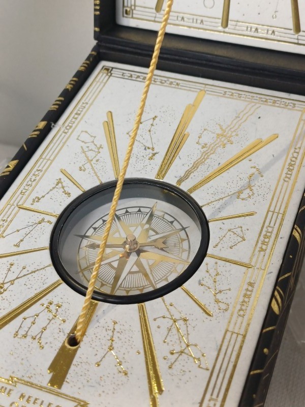 Reflection of Love - Treasure Case 2022, Tomorrowland 2022 festival collectible, detail view