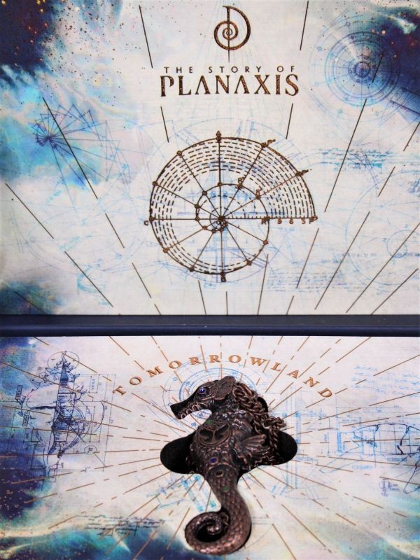 The Story of Planaxis - Treasure Case 2018, Tomorrowland 2018 festival collectible, detail view