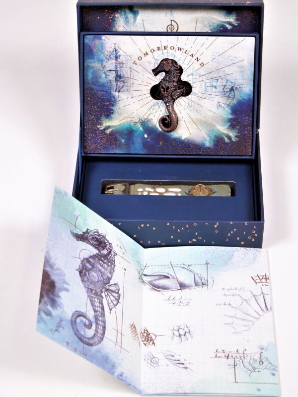 The Story of Planaxis - Treasure Case 2018, Tomorrowland 2018 festival collectible, detail view