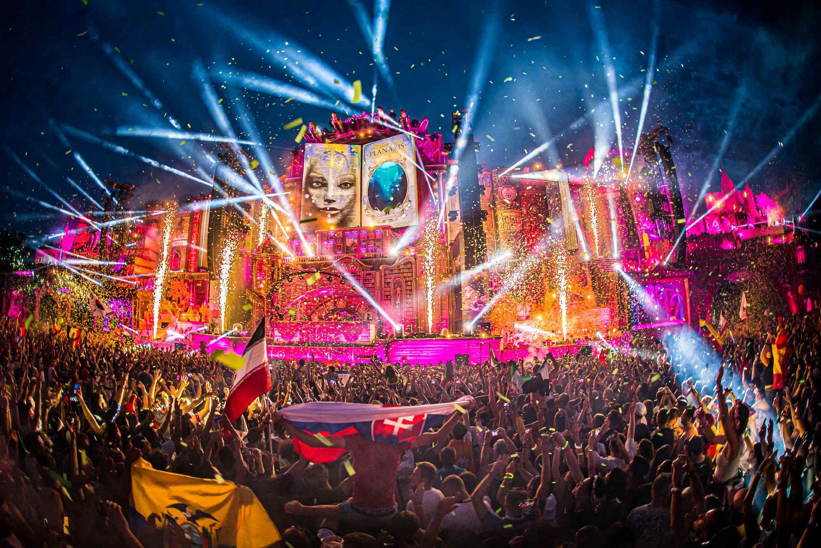 Tomorrowland 2019 Planaxis mainstage at night with confetti