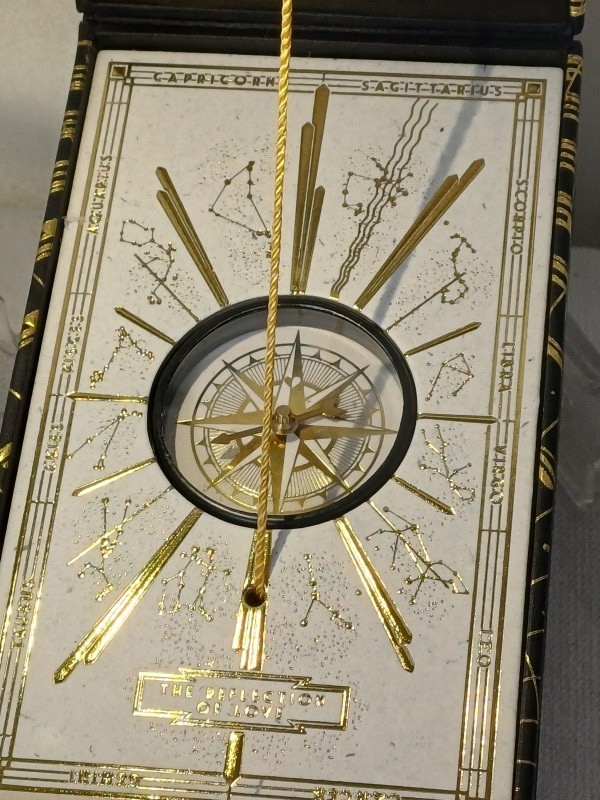 Reflection of Love - Treasure Case 2022, Tomorrowland 2022 festival collectible, detail view