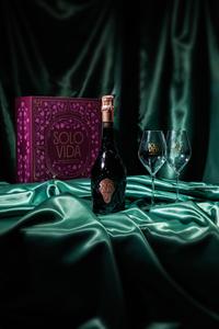 Solo Vida Rosé Reserva Premium Gift Pack, Tomorrowland 2021 festival collectible, detail view